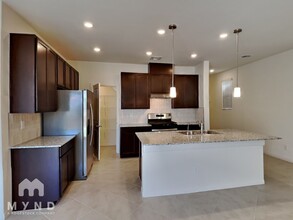 7327 Davenbury St in Las Vegas, NV - Building Photo - Building Photo
