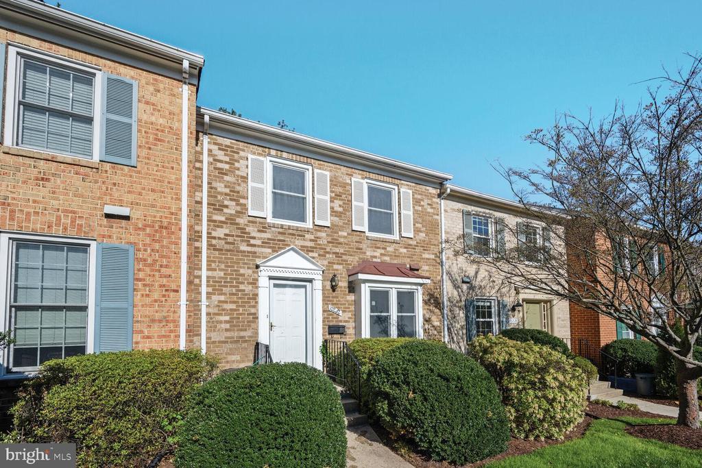10222 Arizona Cir in Bethesda, MD - Foto de edificio