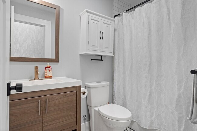 18 Brent St, Unit 2 in Boston, MA - Building Photo - Building Photo