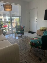 6820 SW 12th St, Unit A2 in Miami, FL - Foto de edificio - Building Photo