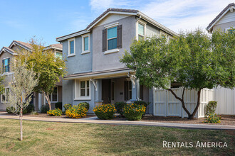 2264 S Wallrade Ln in Gilbert, AZ - Foto de edificio - Building Photo