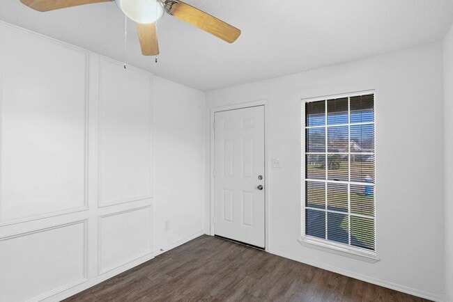 property at 1430 E 32nd 1/2 St