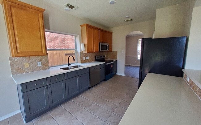 property at 2906 Humble Dr