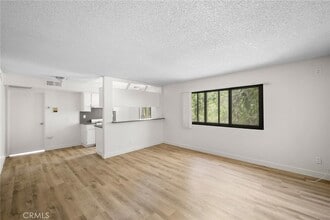 16226 Vanowen St in Los Angeles, CA - Building Photo - Building Photo