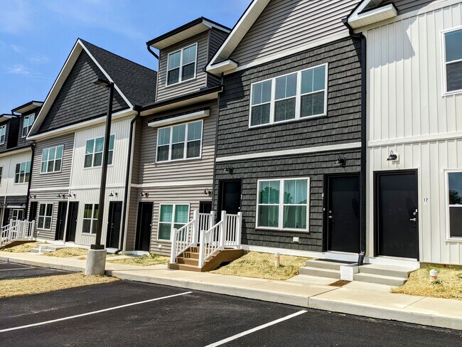 Saucon Pointe in Hellertown, PA - Foto de edificio - Building Photo