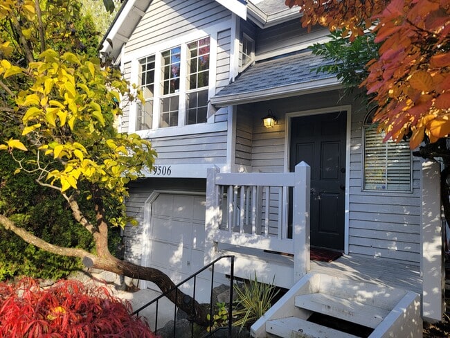 9506 Sand Point Way NE in Seattle, WA - Building Photo - Building Photo
