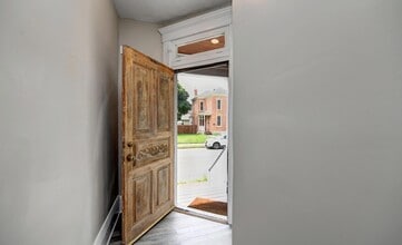 1050 Oak St, Unit 52 in Columbus, OH - Building Photo - Building Photo