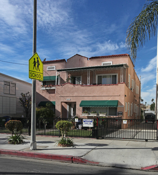 1635 N Alexandria Ave in Los Angeles, CA - Building Photo