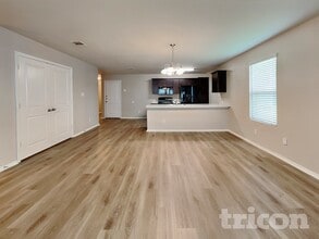 9720 Marbach Brk in San Antonio, TX - Foto de edificio - Building Photo