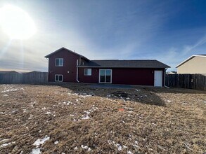 108 Hayden Dr in Box Elder, SD - Foto de edificio - Building Photo