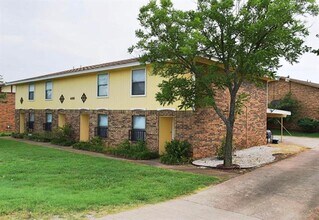400 Amber Ln in Crowley, TX - Building Photo - Building Photo