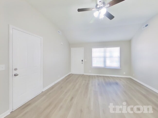 996 Tom Hailey Blvd in La Vergne, TN - Foto de edificio - Building Photo