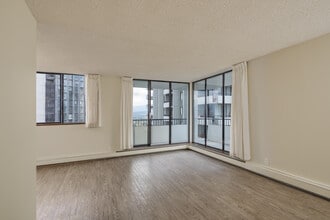 Burnaby Centre in Burnaby, BC - Building Photo - Interior Photo