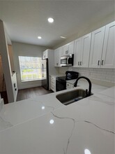 8502 Gablebend Way in Tampa, FL - Building Photo - Building Photo