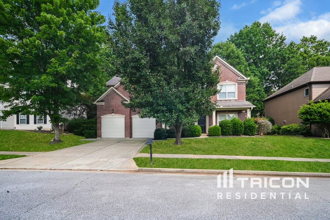 18 Rockridge Dr in Newnan, GA - Building Photo