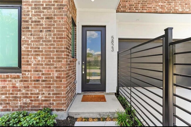 5823 Dolores St in Houston, TX - Building Photo - Building Photo