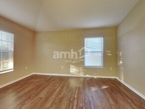 7653 Merchantville Cir in Zephyrhills, FL - Foto de edificio - Building Photo