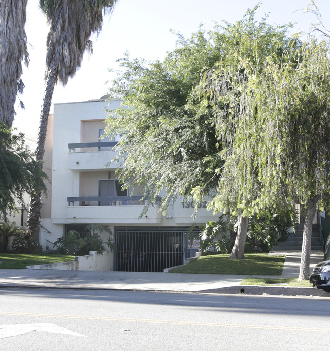 13052 Moorpark St in Studio City, CA - Foto de edificio - Building Photo