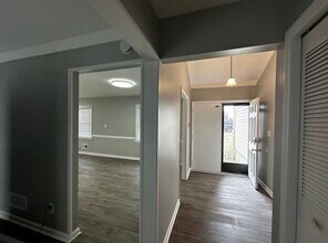 8510 Michael Edward Dr in Louisville, KY - Building Photo - Building Photo