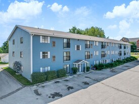 Goldbriar Chateau in Des Moines, IA - Building Photo