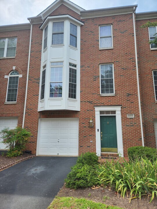 4206 Lower Park Dr in Fairfax, VA - Building Photo