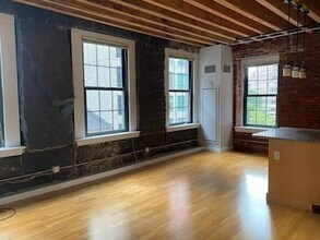 110 Broad St, Unit 4E in Boston, MA - Foto de edificio - Building Photo