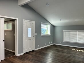 1350 Camino Cristobal, Unit A in Thousand Oaks, CA - Building Photo - Building Photo