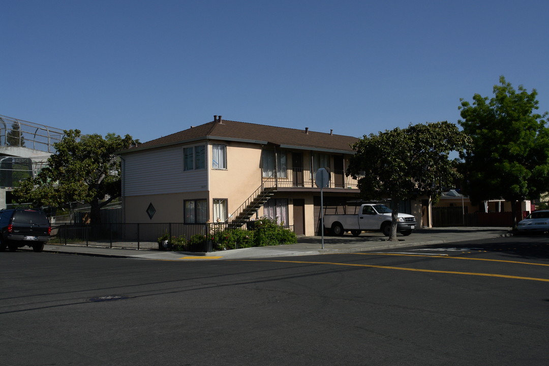 1025 Stambaugh St in Redwood City, CA - Building Photo