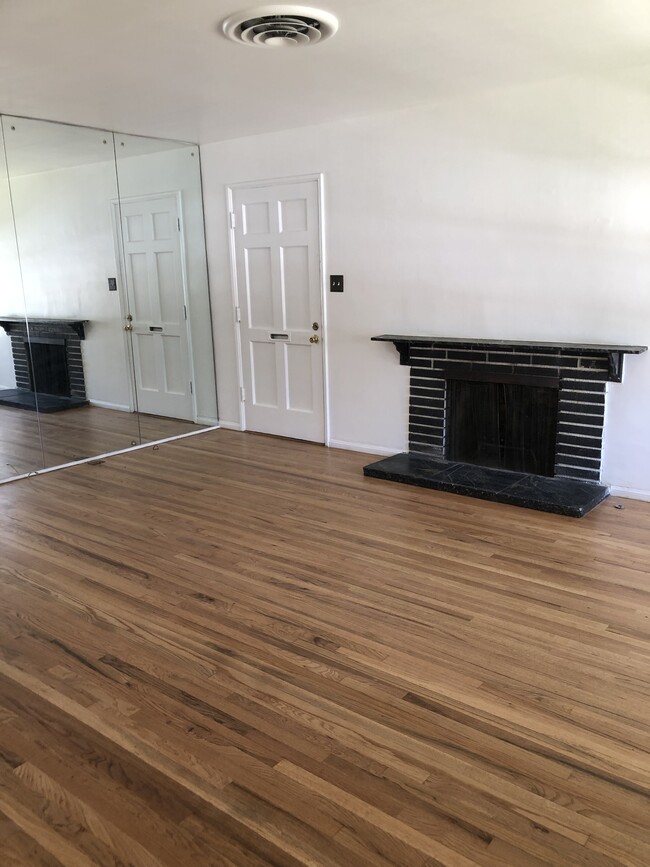 11450 Riverside Dr in North Hollywood, CA - Building Photo - Building Photo