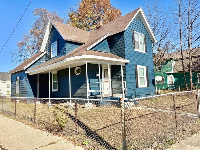 1033 Oak St in South Bend, IN - Building Photo - Building Photo
