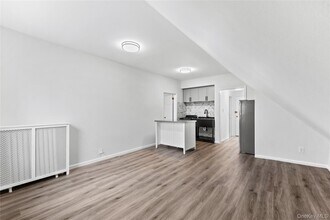 3 Harbor Ln in New Rochelle, NY - Building Photo - Building Photo