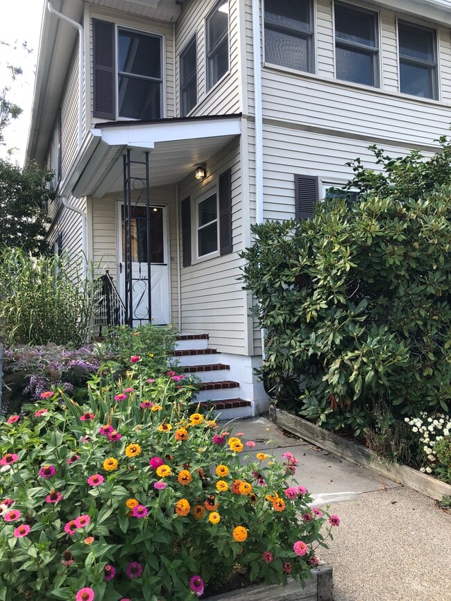16 Strathmore Rd