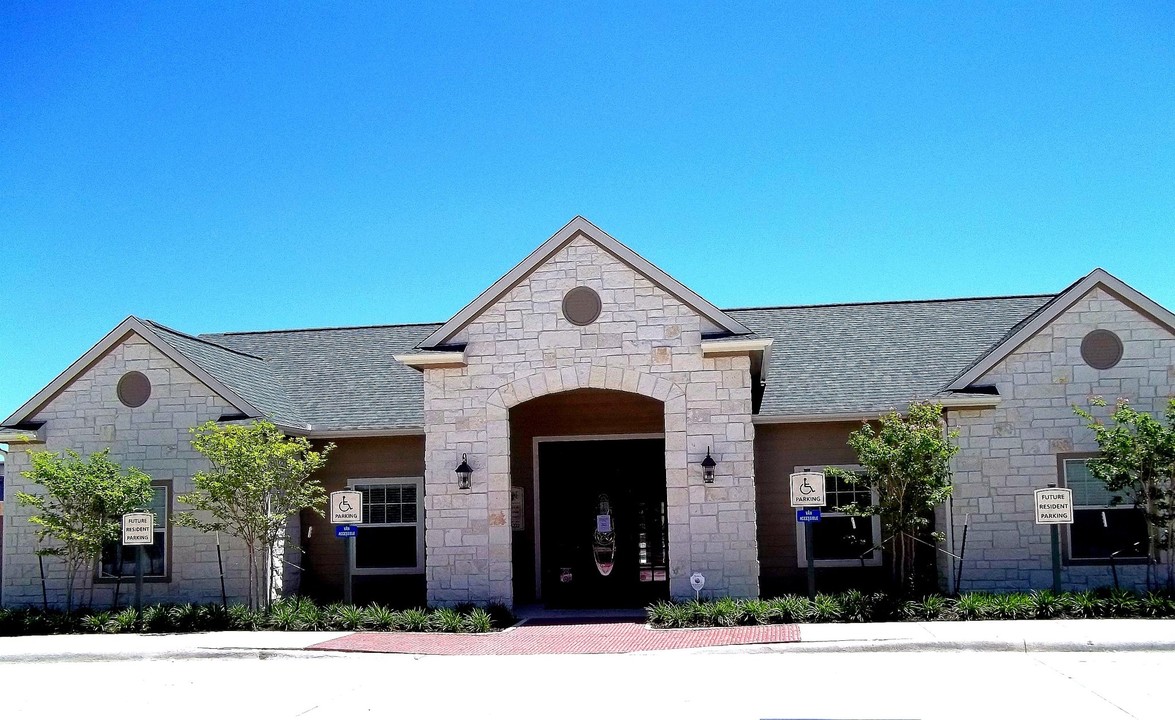 Midtowne Apartments in Bryan, TX - Building Photo