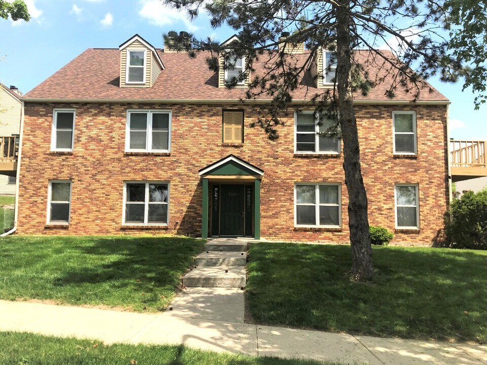 3001 Cimarron Trl, Unit 4 in Madison, WI - Building Photo