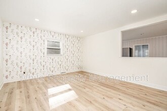 7726 Wallace Ln in Charlotte, NC - Building Photo - Building Photo