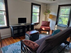 33 Irma Ave in Port Washington, NY - Building Photo - Building Photo