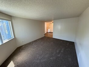 451 Senate St NW in Salem, OR - Foto de edificio - Building Photo