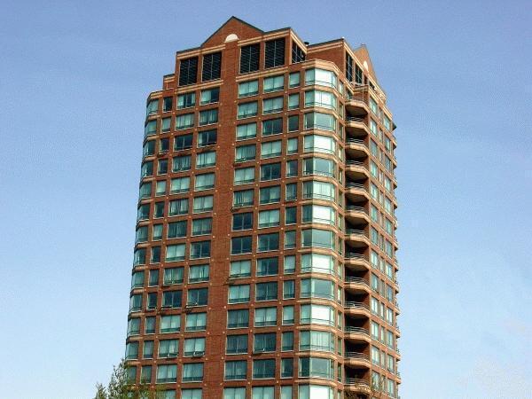 Harbortown Spinnaker Tower in Detroit, MI - Building Photo