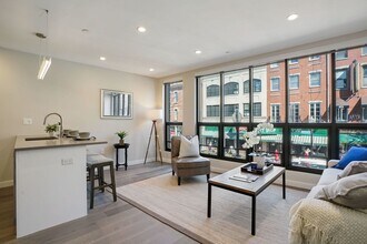 242 Hanover St, Unit 2 in Boston, MA - Building Photo - Building Photo