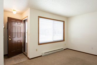 Pleasant Valley Apartments in Dickinson, ND - Building Photo - Building Photo