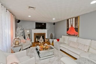 304 Orchard Ave in Newington, CT - Building Photo - Building Photo