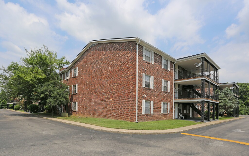 Whispering Hills Apartments Southeast in Louisville, KY