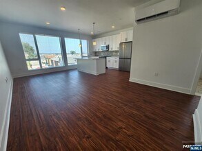 77 Ridge Rd in North Arlington, NJ - Building Photo - Building Photo