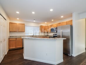 5424 Balustrade Blvd SE in Lacey, WA - Foto de edificio - Building Photo