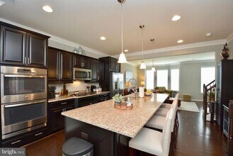 702 Fair Winds Way in Oxon Hill, MD - Building Photo - Building Photo