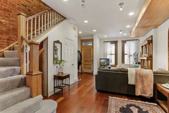 1116 Monroe St NW in Washington, DC - Foto de edificio - Building Photo