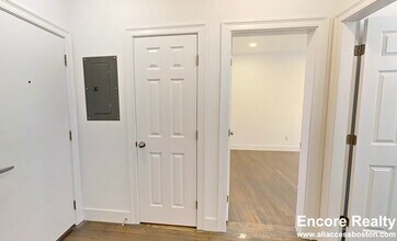 11 Queensberry St in Boston, MA - Building Photo - Building Photo