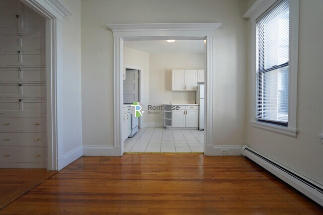 72 Gardner St, Unit E6 in Boston, MA - Building Photo - Building Photo