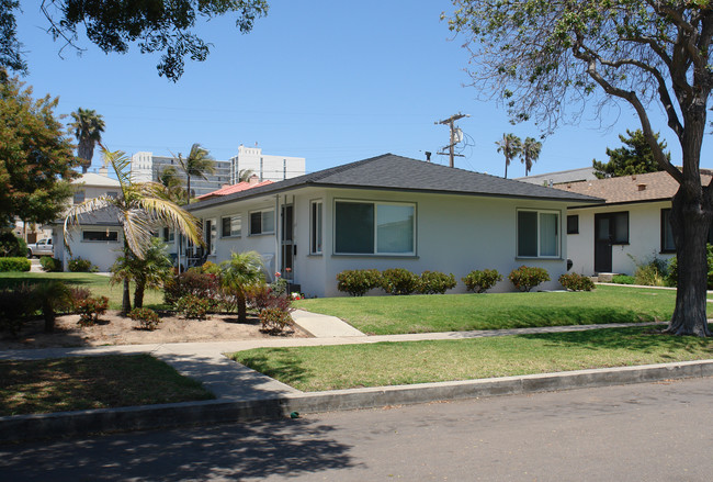 918-924 Chalcedony St in San Diego, CA - Building Photo - Building Photo