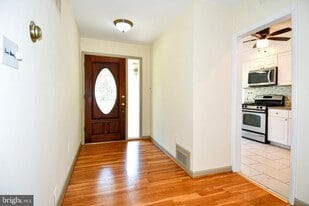 4842 Randolph Dr in Annandale, VA - Building Photo